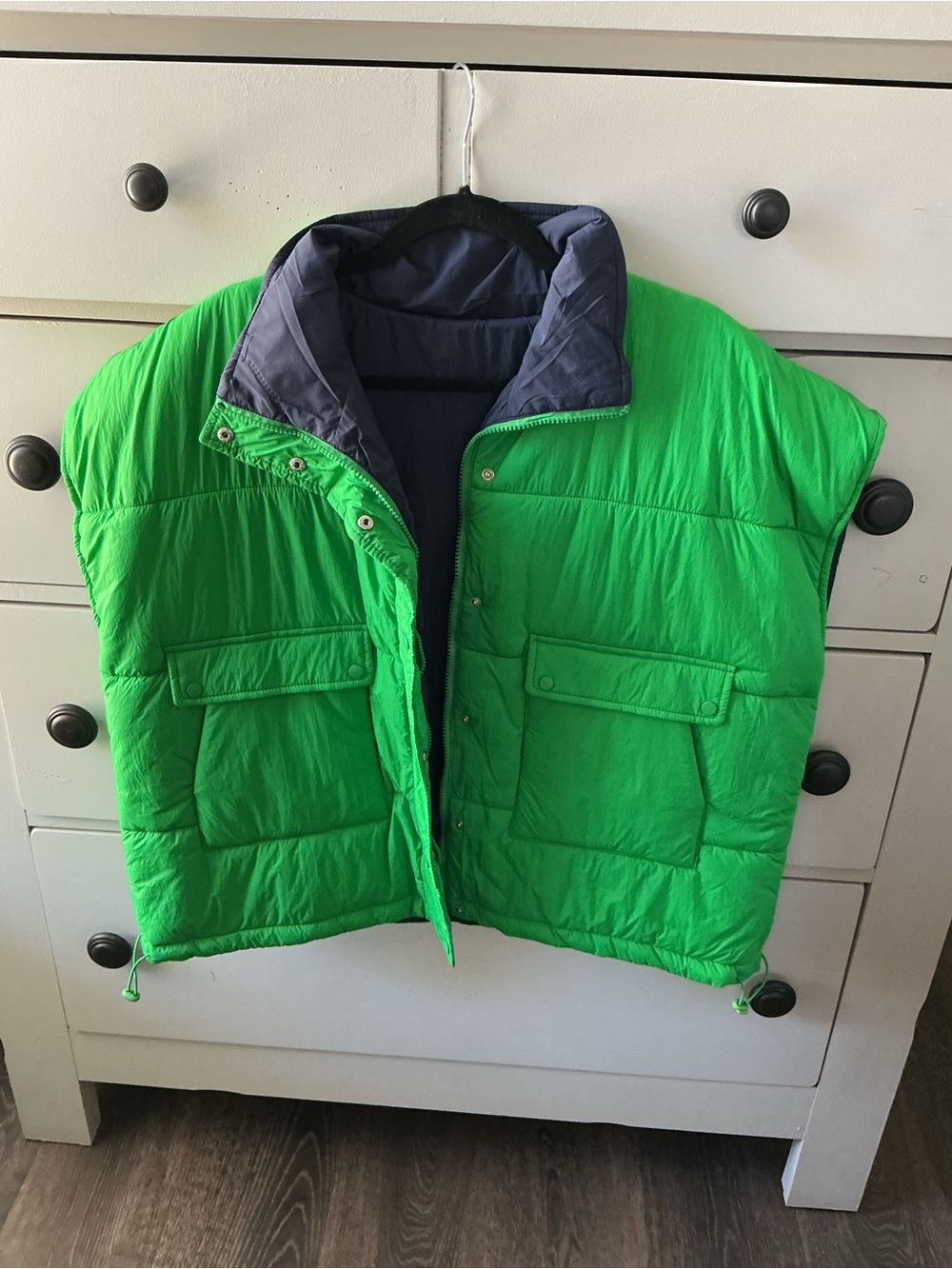💚 Blakely Bright Green Oversized Puffer Vest – $5!